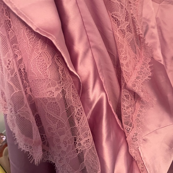 pink princessy dress, wore this once to a party it’s very summer in europe - Picture 4 of 4